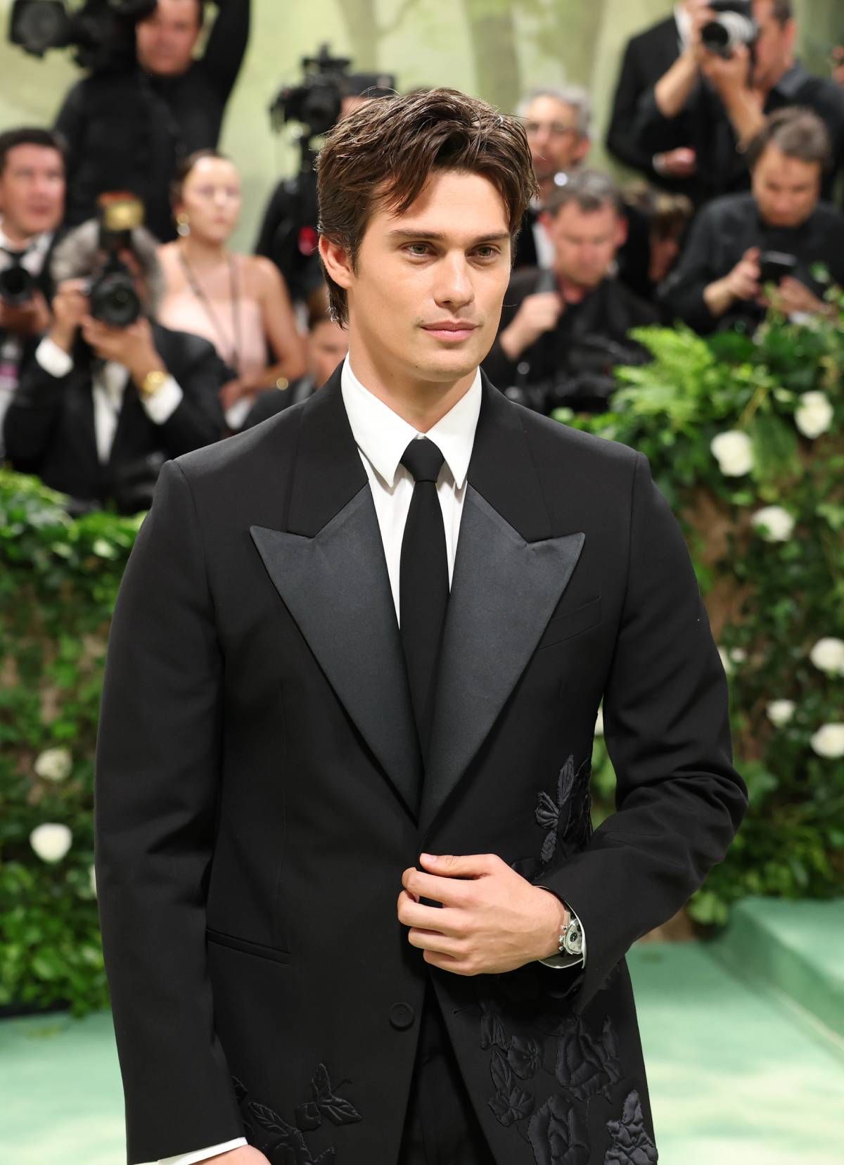Nicholas Galitzine en la Gala Met 2024