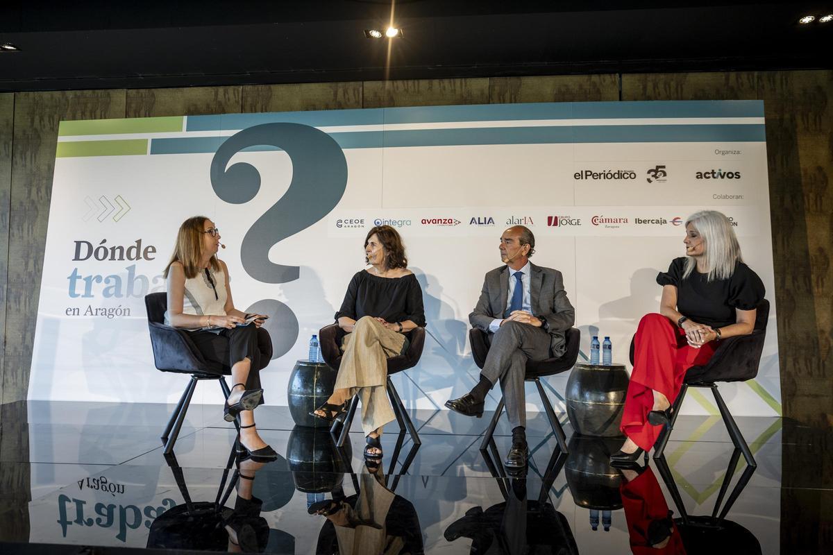Primera mesa redonda, bajo el título 'El mapa del talento en Aragón: perfiles, formación y conexión empresa-trabajador'.