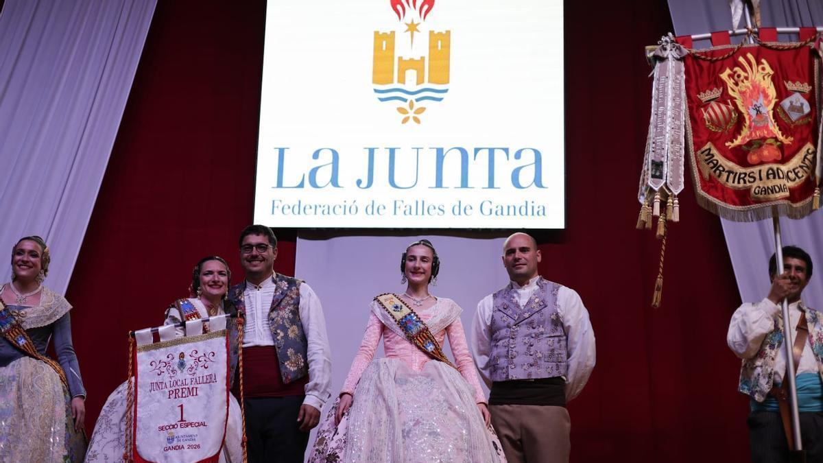 La falla Màrtirs celebra el primer premio.