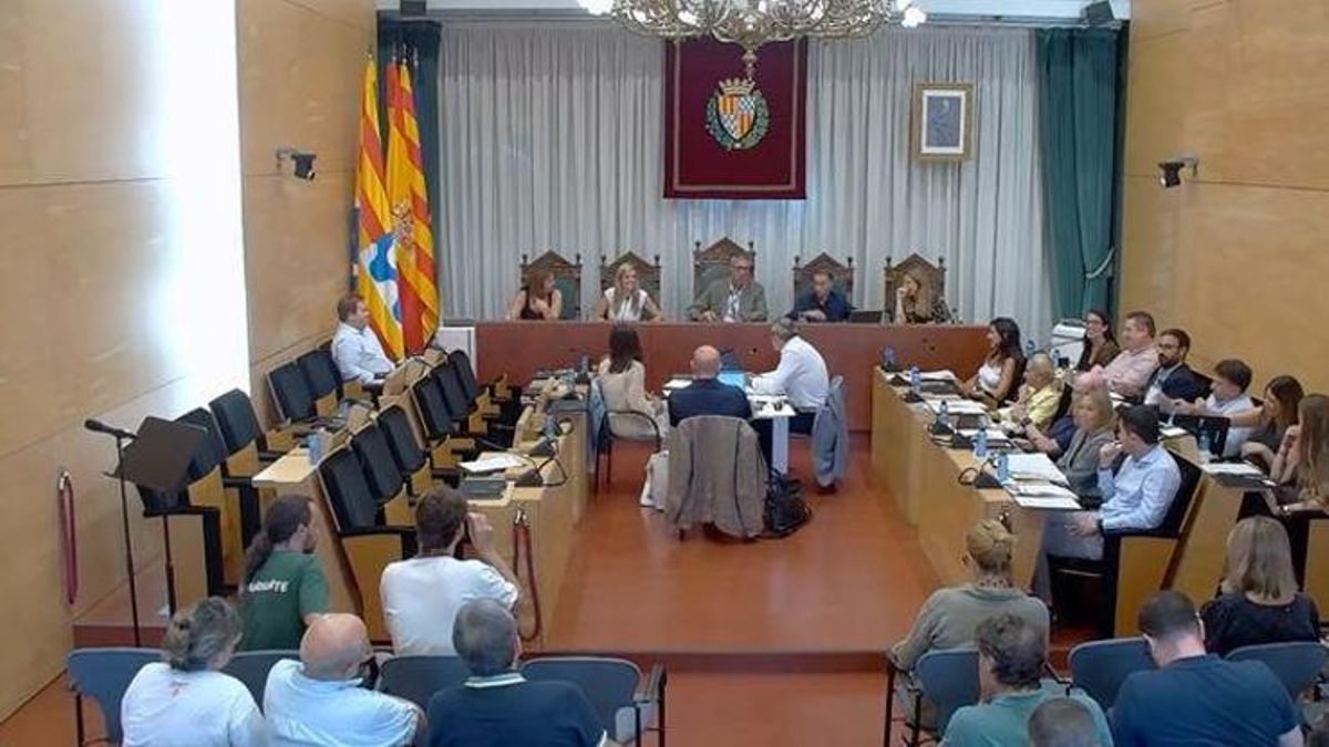 La oposición de Badalona abandona el Pleno en bloque entre acusaciones de "abuso de poder" contra el gobierno de Albiol
