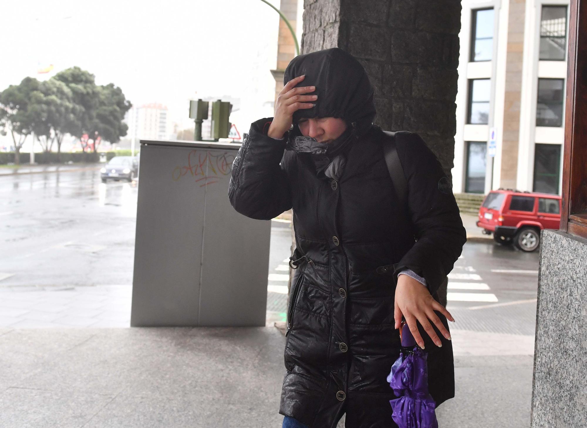 A Coruña en alerta roja: Temporal con fuerte oleaje en Riazor y rachas de más de 100 kilómetros por hora