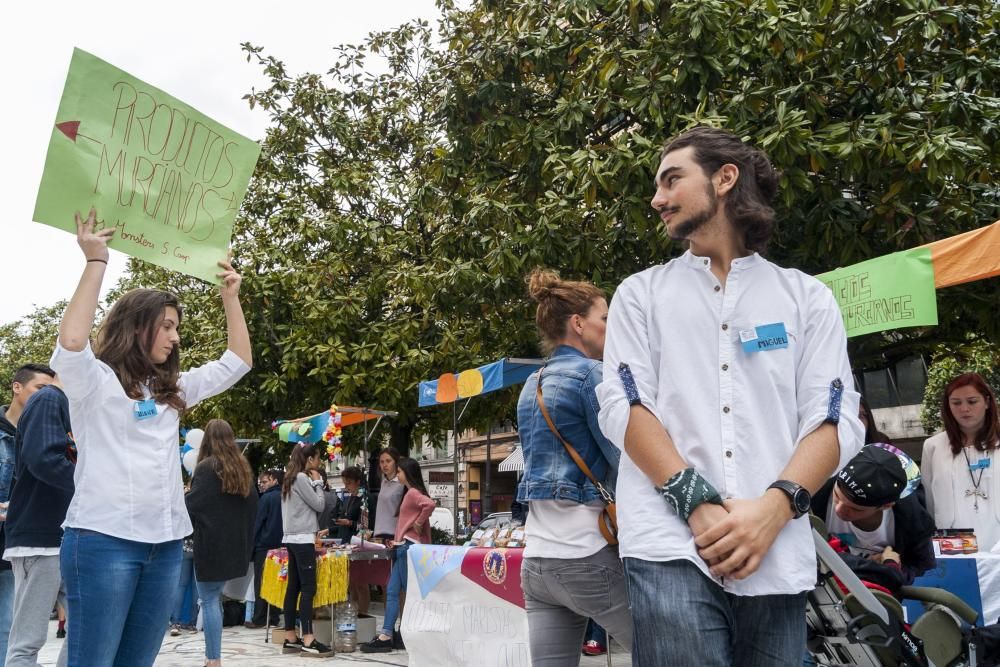 Mercadillo de escolares en el Paseo de Los Álamos de Oviedo