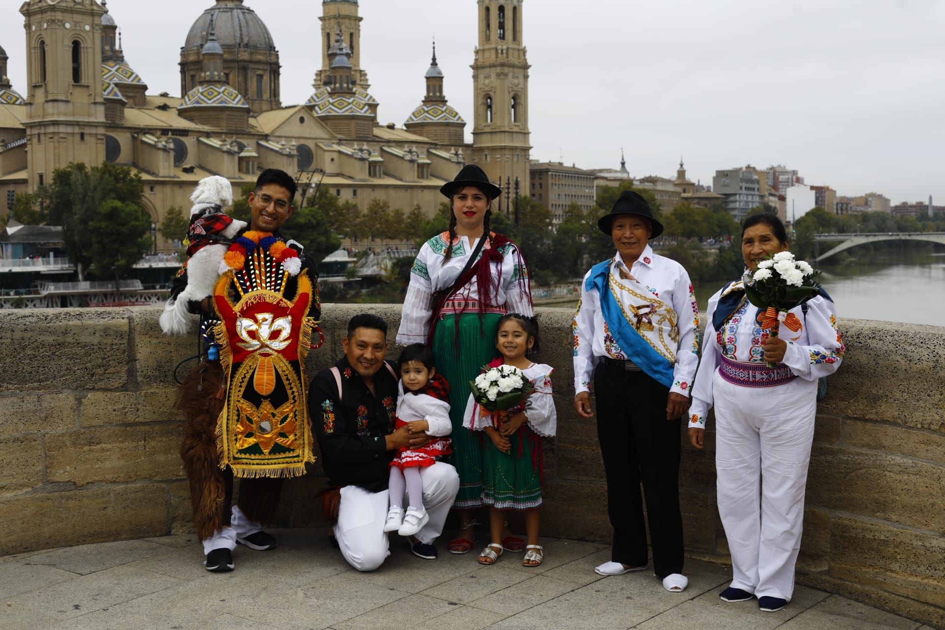 En imágenes | La Ofrenda de Flores a la Virgen del Pilar 2023 (I)