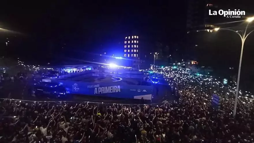 Fiesta del ascenso: lleno absoluto en Cuatro Caminos para recibir a los jugadores