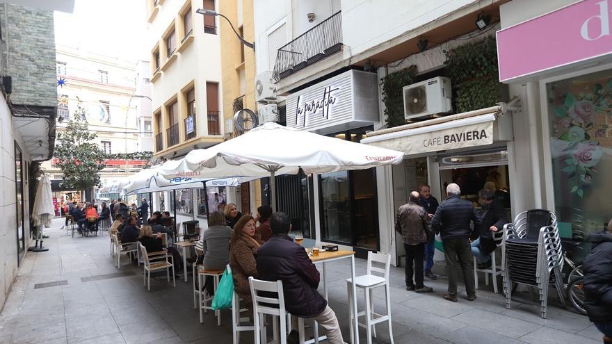 Vecinos del centro de Córdoba denuncian hasta tres veces a un bar abierto en octubre