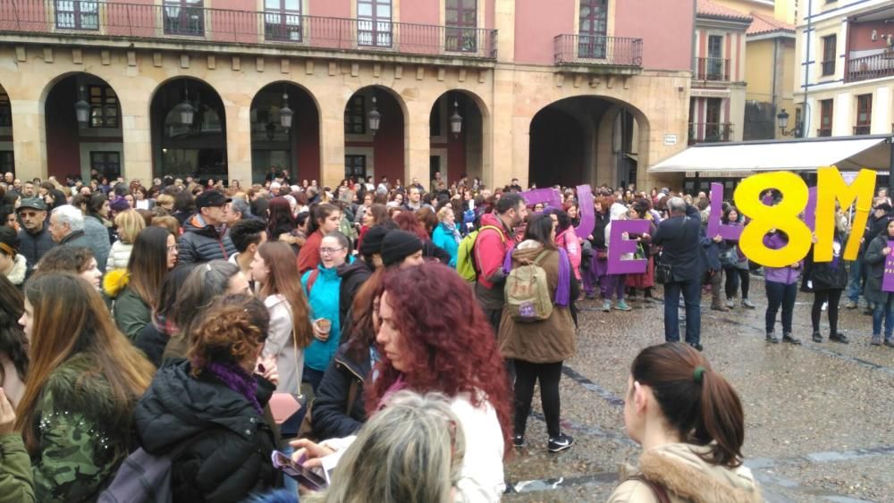 Las mujeres llenan las calles por el 8M