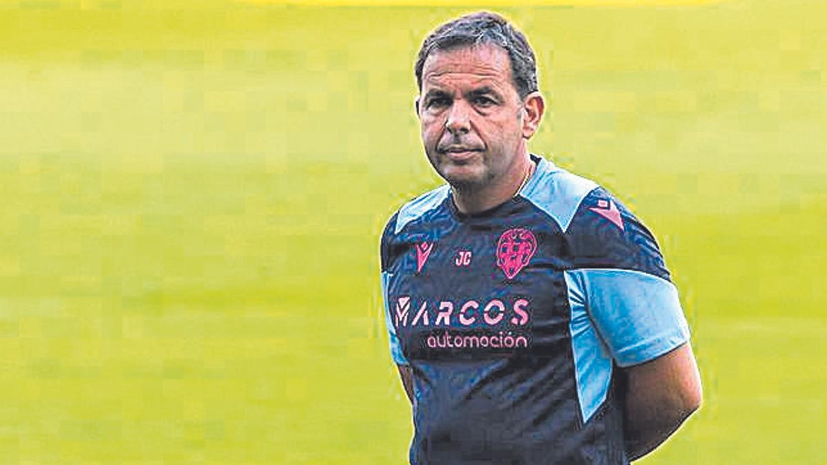 Javi Calleja, durante un entrenamiento con el Levante UD