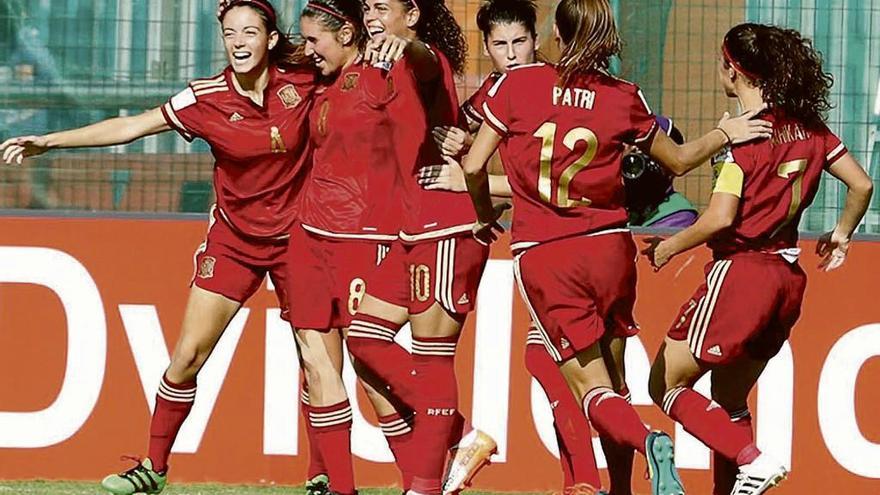 Las jugadoras de la selección española celebran uno de los goles logrados ante Canadá.