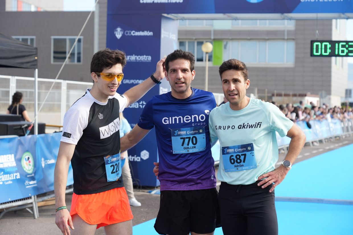 Búscate en las fotos de la Carrera de las Empresas en Castellón