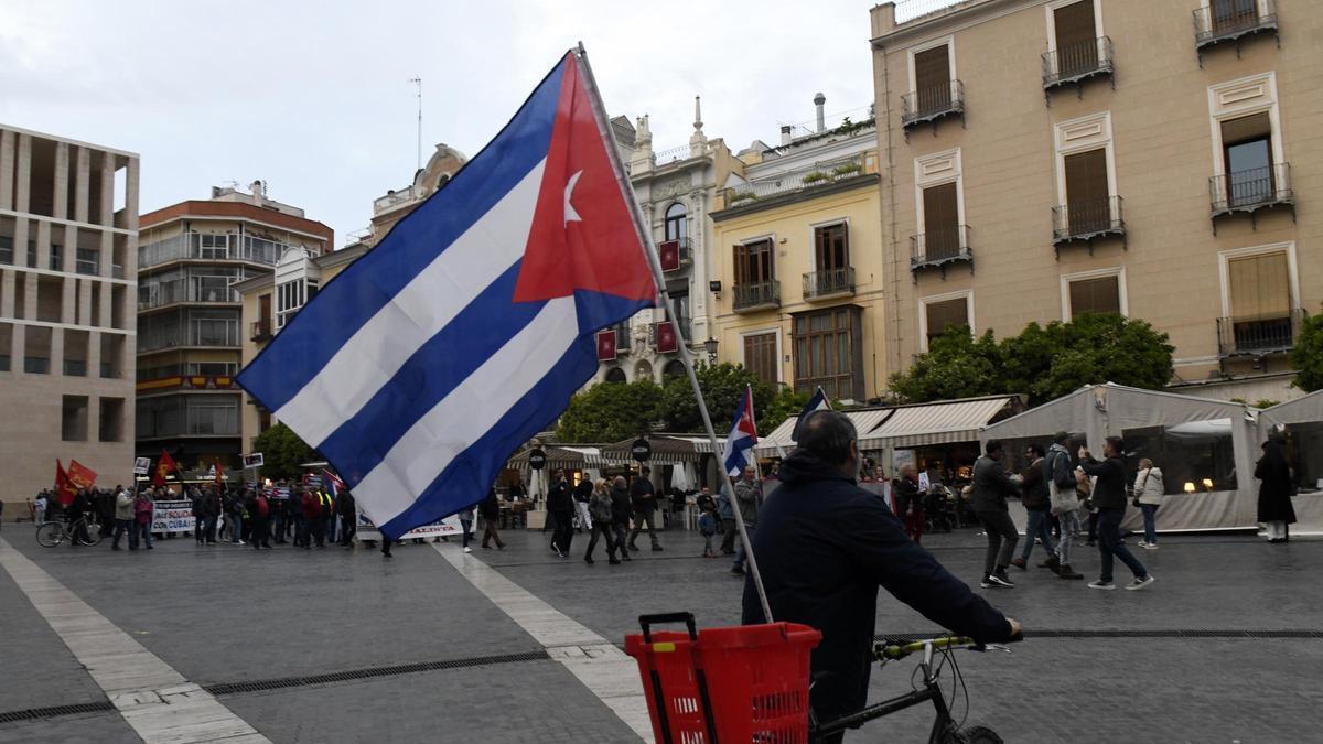 Movilización en Murcia contra el bloqueo de Estados Unidos a Cuba
