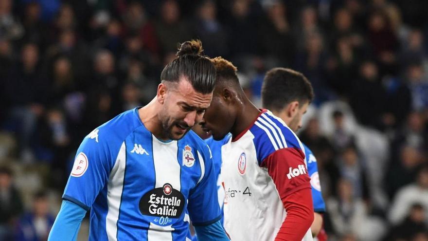 Pablo Martínez se lamenta el sábado en el partido ante el Rayo Majadahonda. |  // CARLOS PARDELLAS