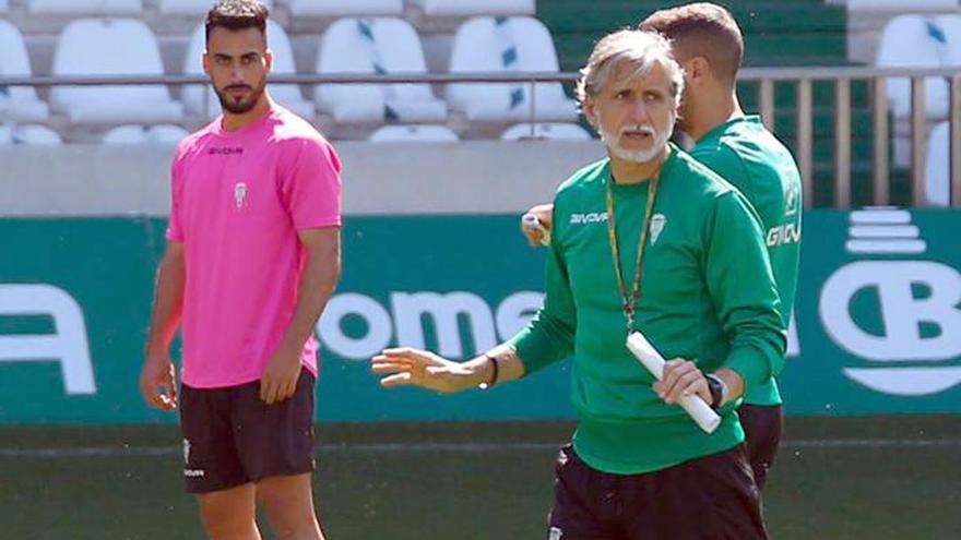 Pablo Alfaro, entrenador del Córdoba, hoy en el entrenamiento en El Arcángel.