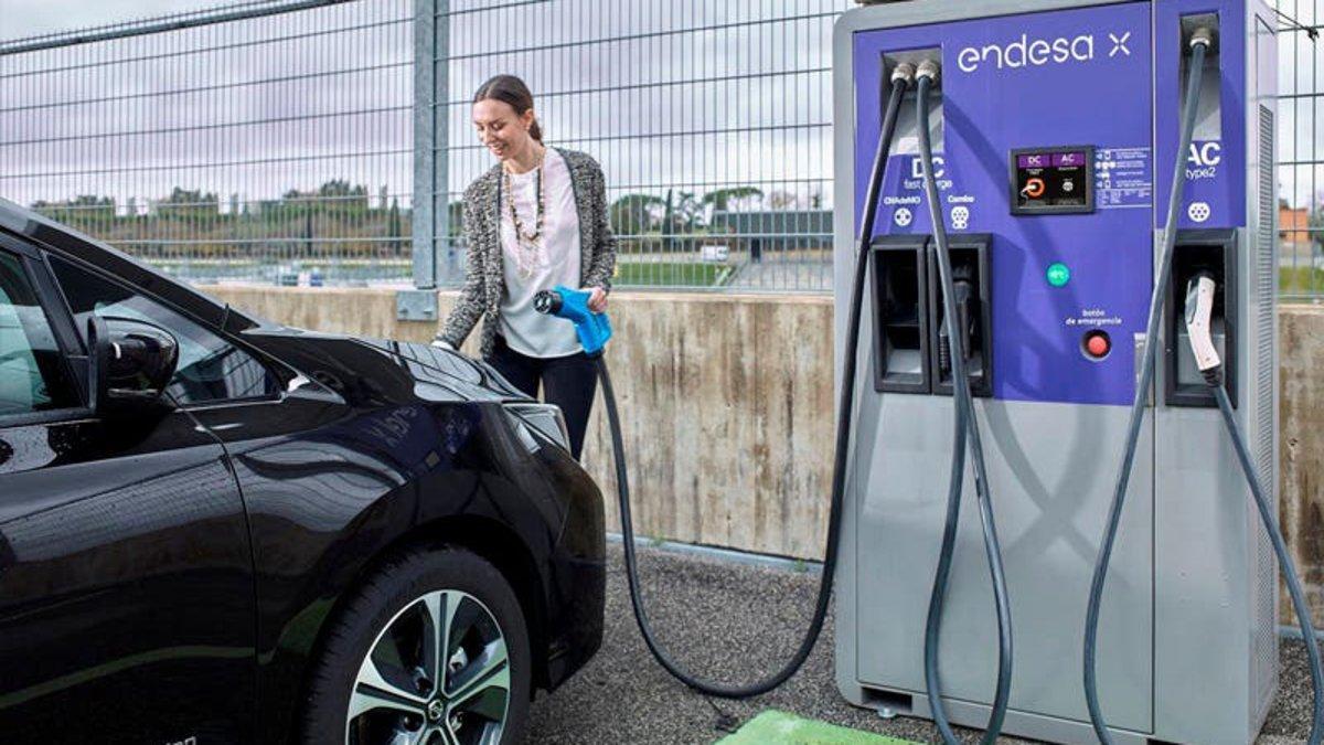 Endesa X y Athlon lanzan un servicio de renting eléctrico que incluye cargador