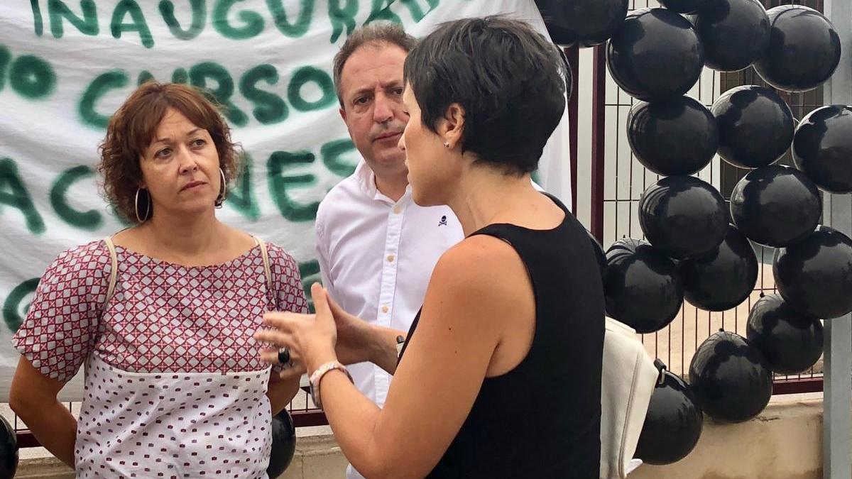 Reivindican con globos negros el nuevo colegio Regina Violant de Almassora