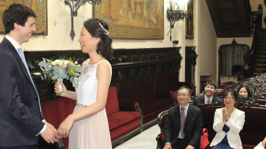 Guillermo y Yein, instantes después de la celebración