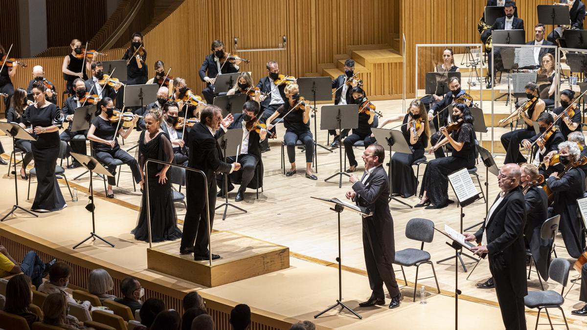 La OCV y el Cor de la Generalitat durante el Requiem.