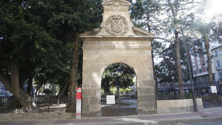 El Jardín de Floridablanca cierra por el fuerte viento