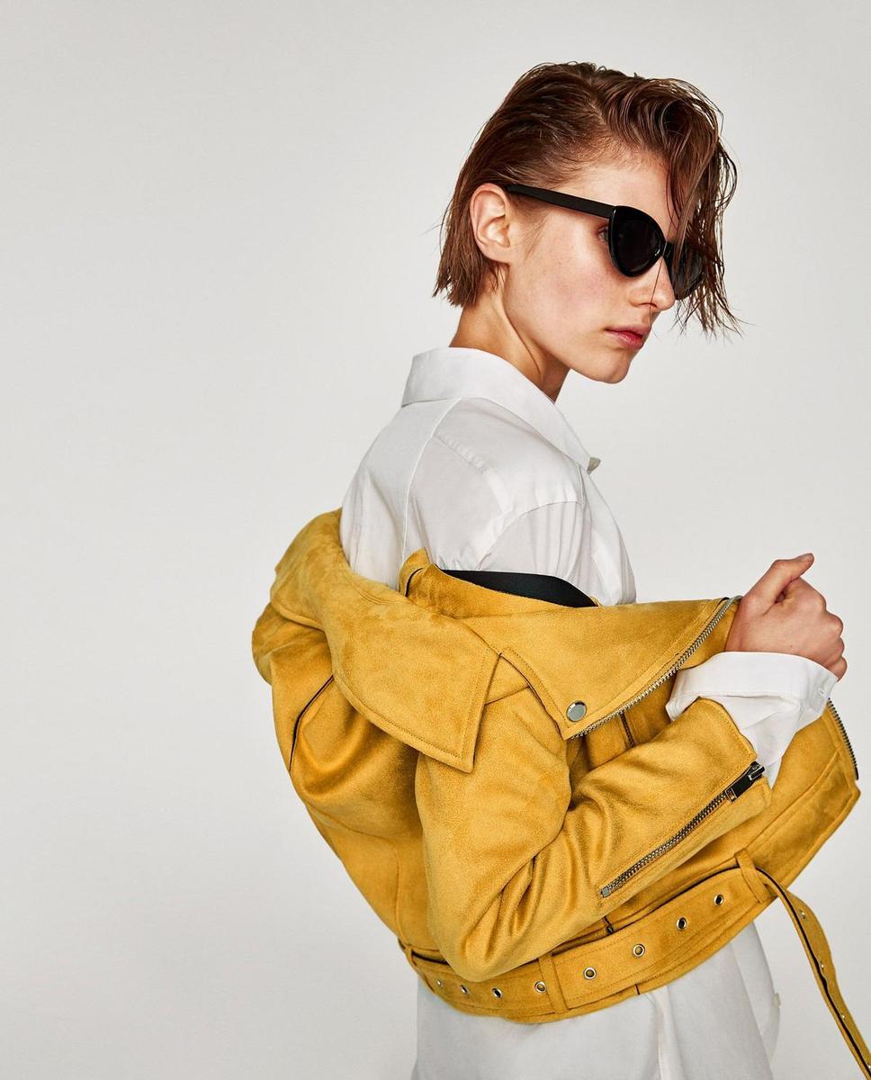 La chaqueta amarilla viral de Zara ha vuelto