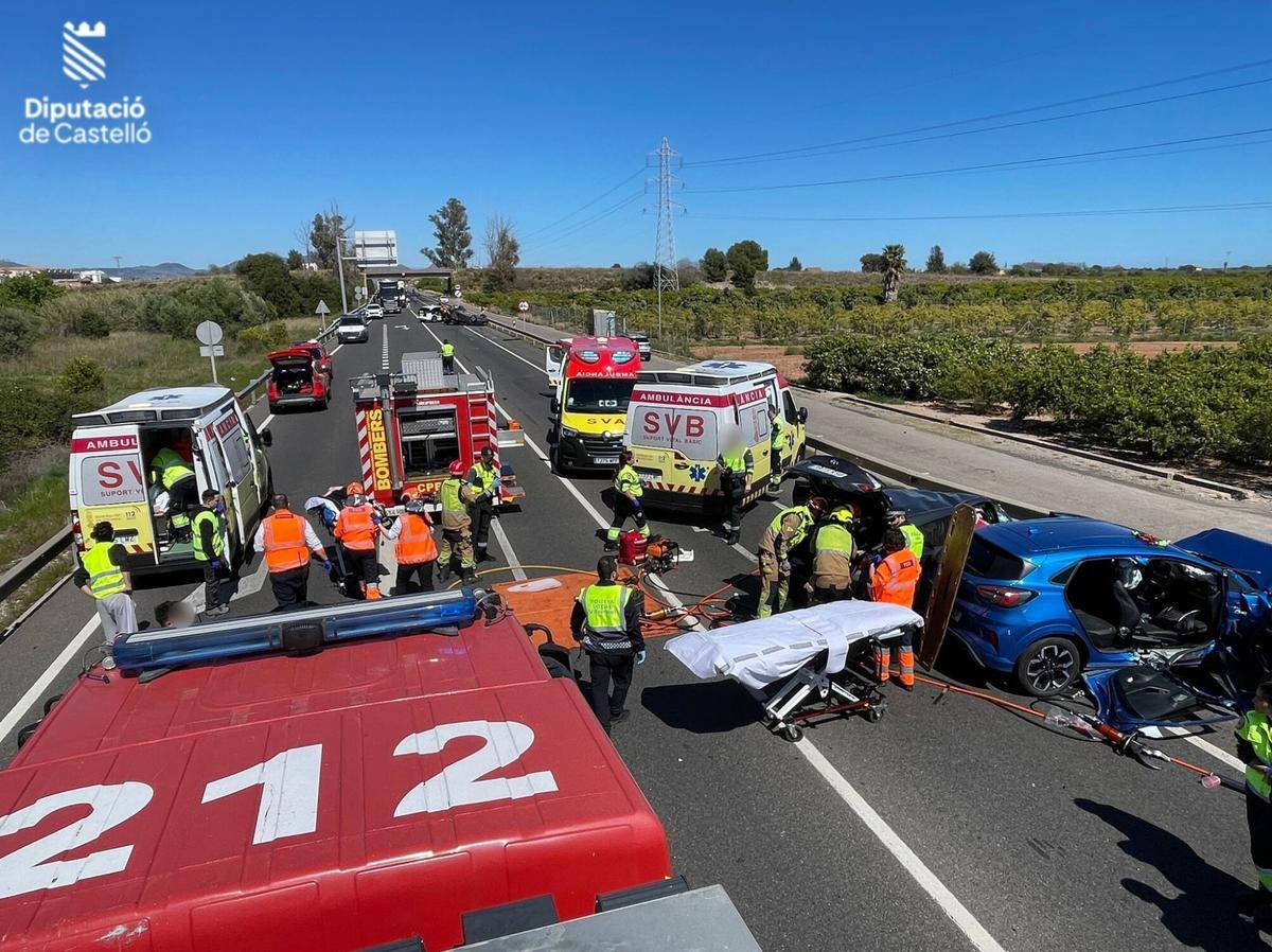 Siete heridos en un accidente entre tres vehículos la N-340 en Vila-real.