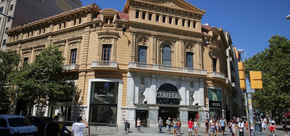 Façana del cine Comèdia, a la cantonada de la Gran Via amb el passeig de Gràcia, a Barcelona. | RICARD CUGAT