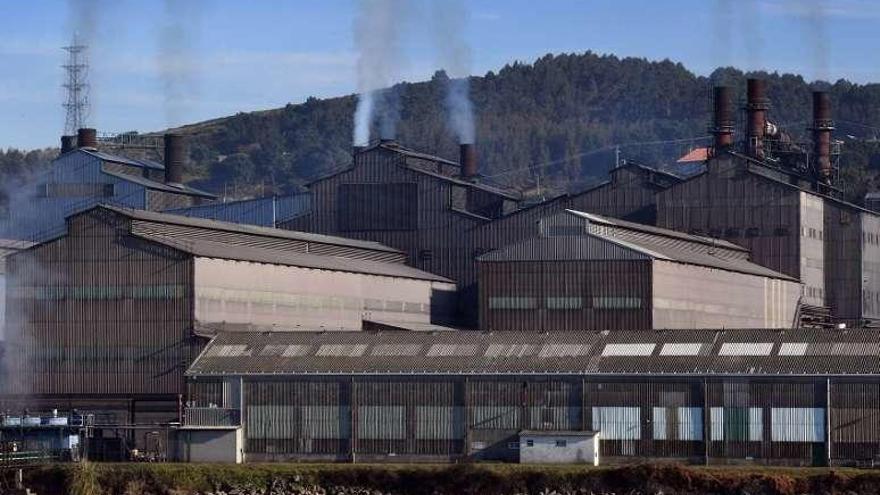 Exterior de la fábrica de Ferroatlántica en el polígono de Sabón.