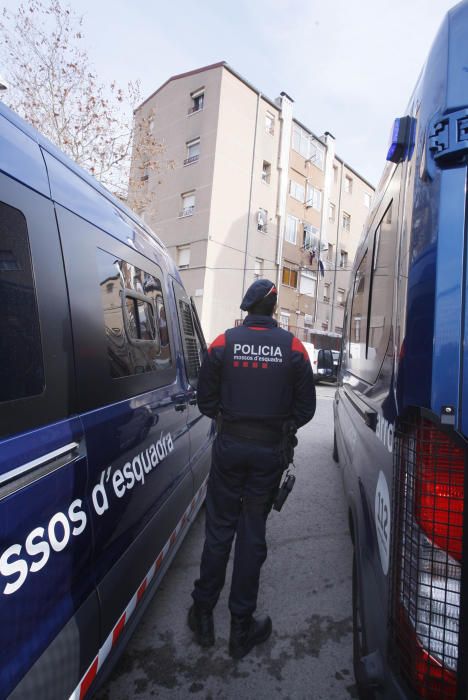 Mossos d'Esquadra i de la Policia Municipal de Girona amb els tècnics d'Endesa