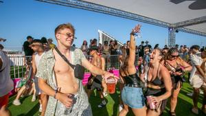 Consum obre el primer expedient al Reggaeton Beach Festival per prohibir entrar amb menjar i beguda