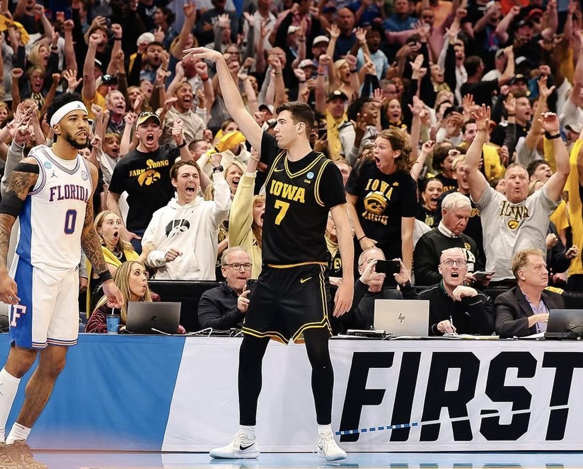 Álvaro Folgueira mete un triple clave en el March Madness.