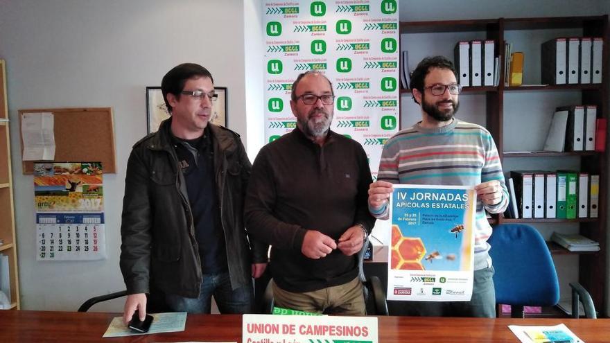 Antonio Rodríguez (UCCL Zamora), José Manuel de las Heras (coordinador estatal) y Enrique Cortés, coordinador provincial.