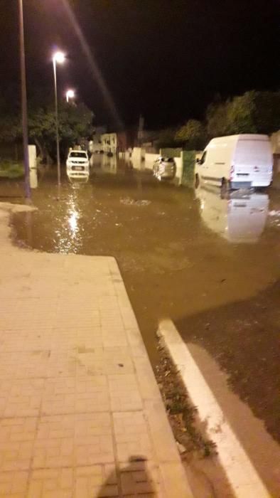 Inundaciones en El Trapiche (Vélez-Málaga) tras una rotura en La Viñuela