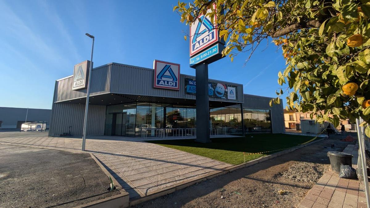 Instalaciones de Aldi en el nuevo parque comercial de Palma del Río Palma Plaza.