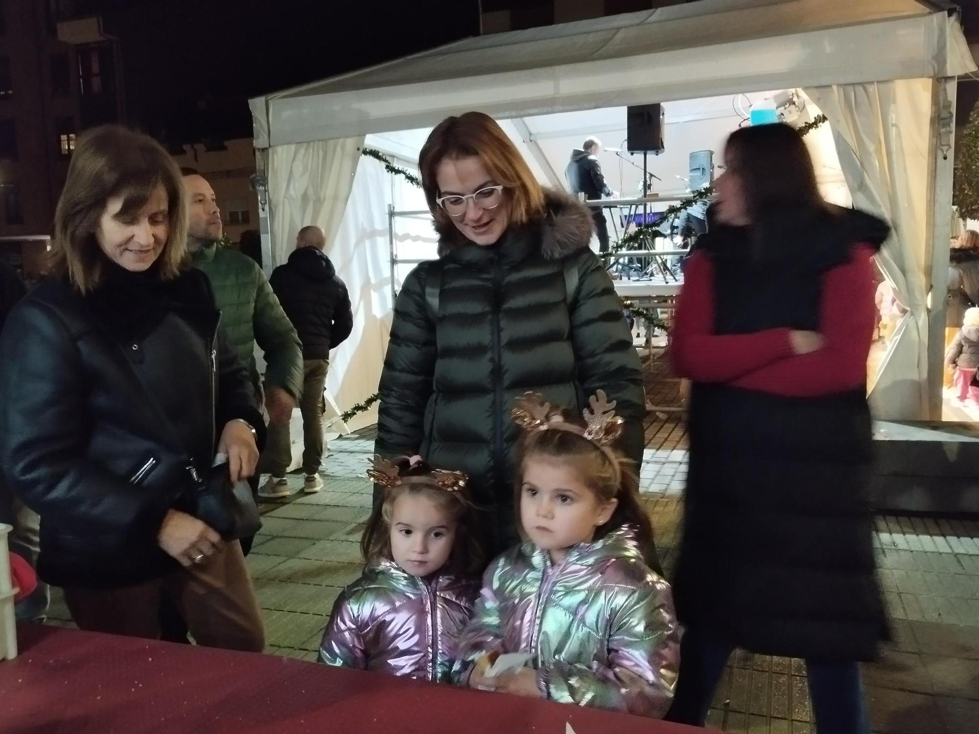 El divertido encendido del alumbrado navideño en Llanera, en imágenes