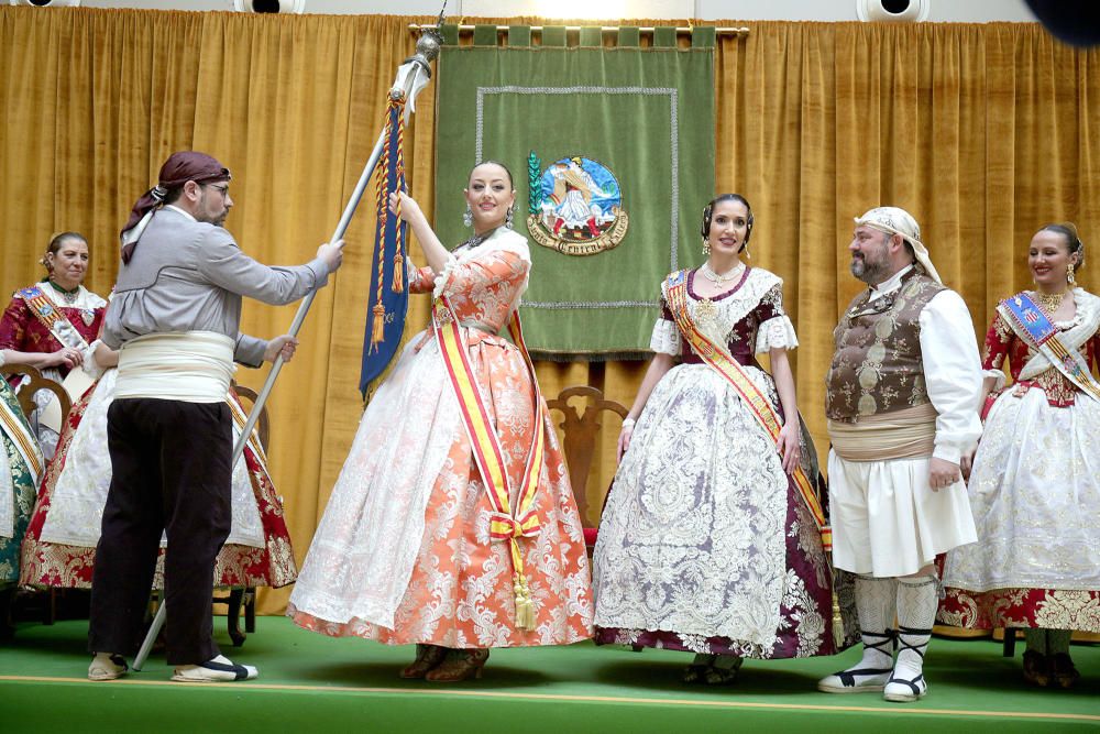 Intercambio de fotos e imposición de "bunyols" de la fallera mayor de València