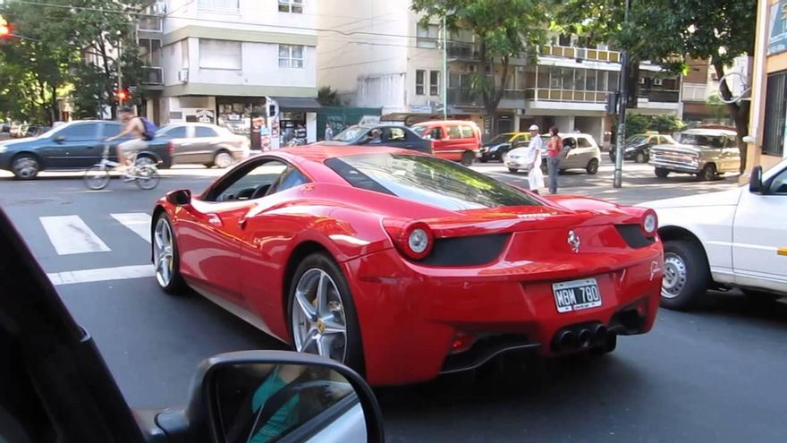Crónica desde Buenos Aires: dólares baratos para comprar un Ferrari