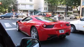 Crónica desde Buenos Aires: Dólares baratos para comprar un Ferrari