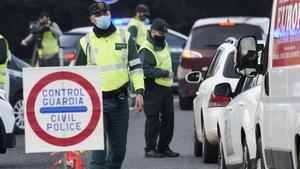 Control de la Guardia Civil en la localidad cántabra de Laredo, el pasado 28 de enero.