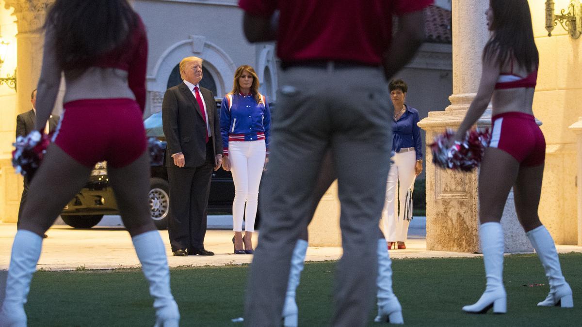 Melania Trump con look animadora