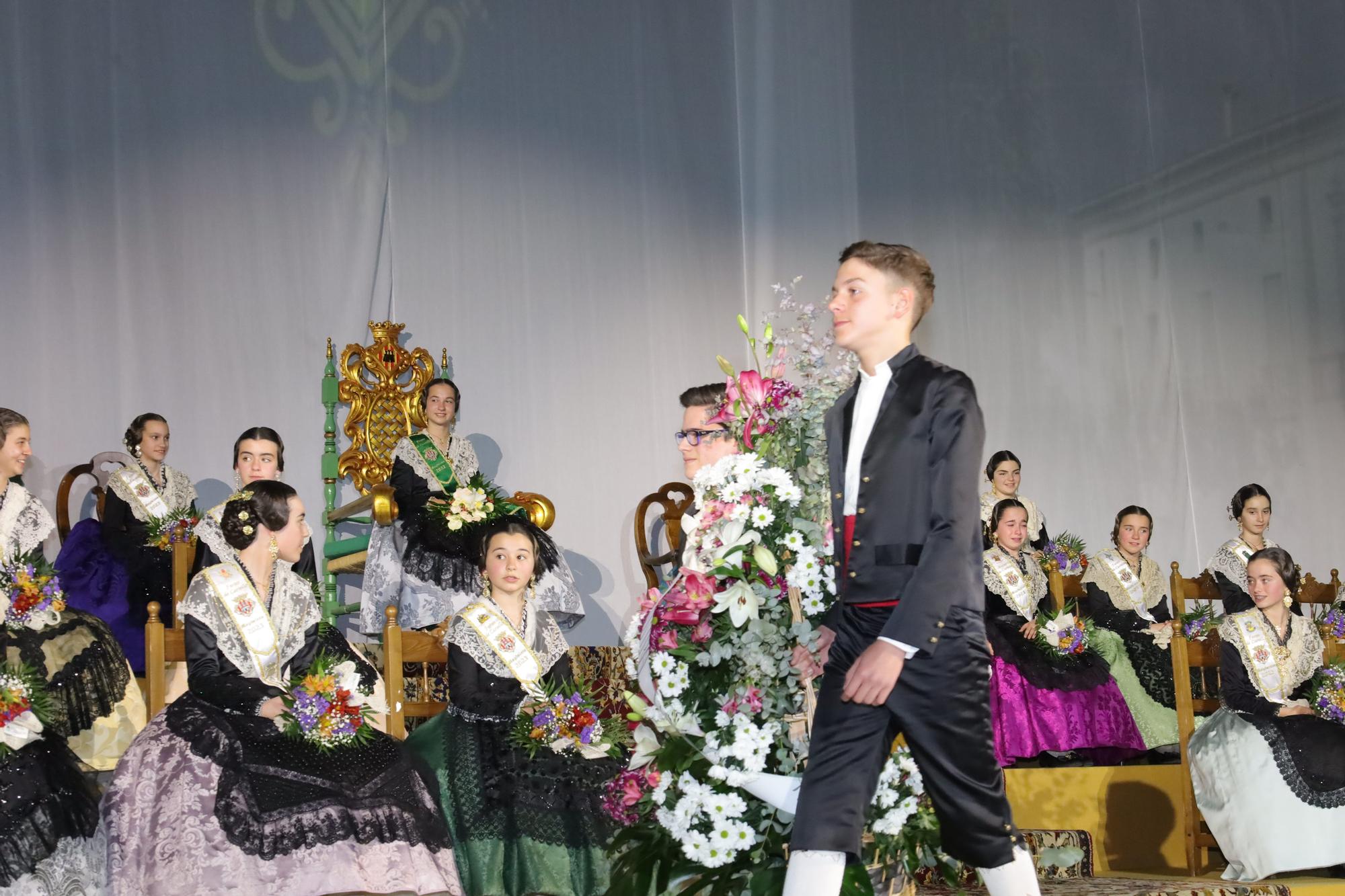 Galania a la reina infantil de las fiestas de la Magdalena