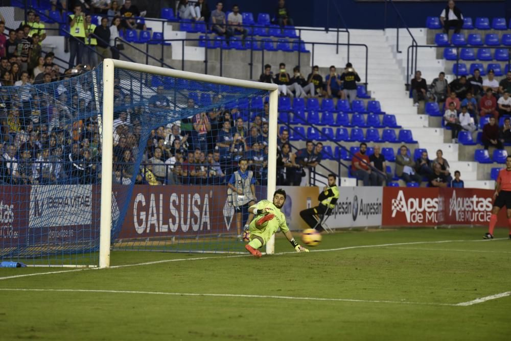 El partido entre el Murcia y el Oviedo, en imágenes