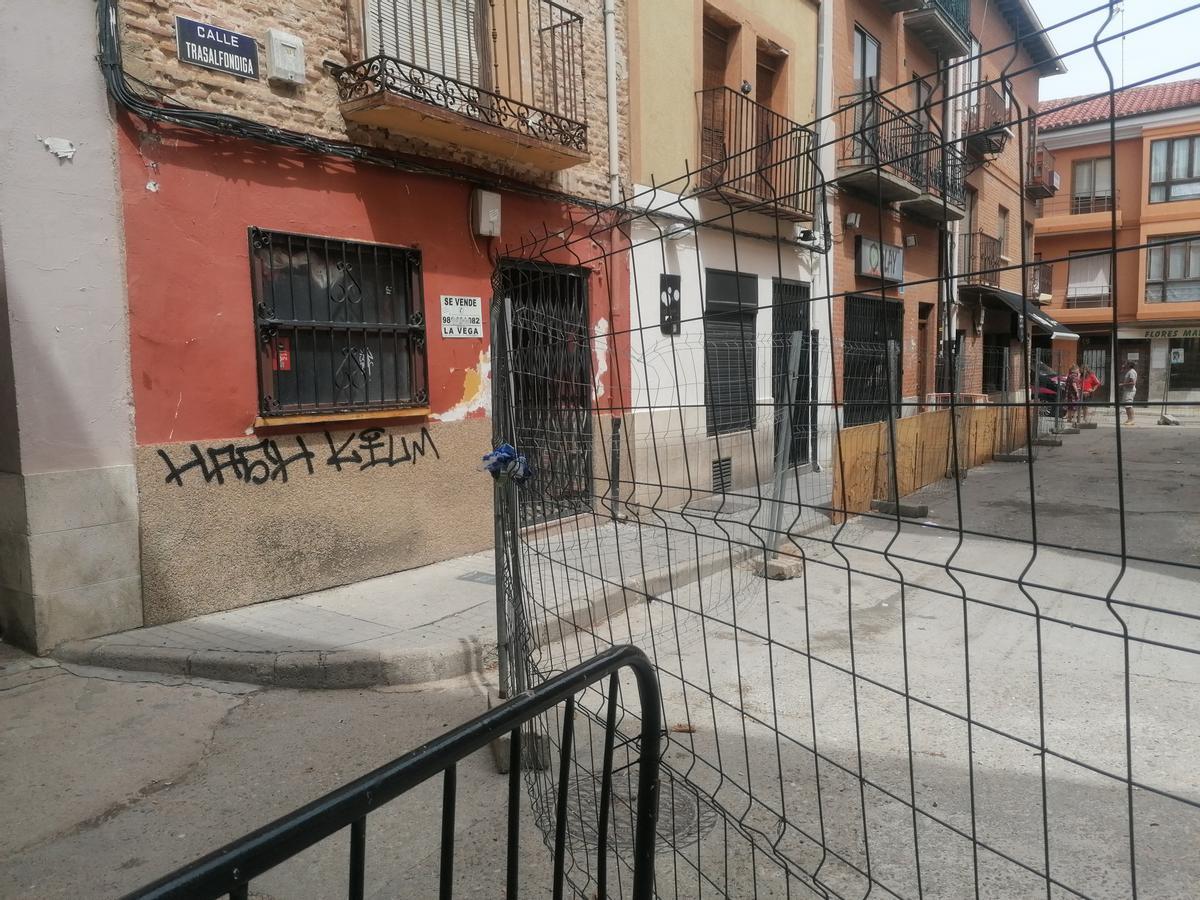 Disco bares de la calle Trasalfóndiga de Toro cerrados