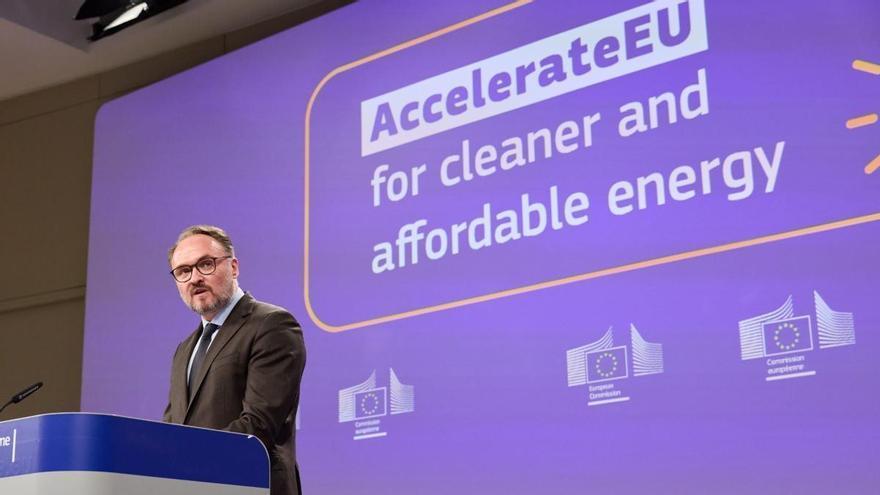 La Comisión Europea sugiere que los países de la UE compartan queroseno