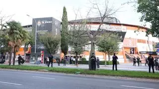 Máxima seguridad en La Fonteta antes del Valencia Basket - Maccabi