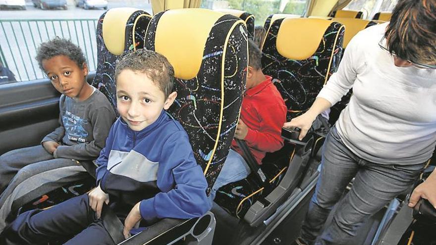 La licitación del transporte escolar arrastra ya cinco meses de retraso