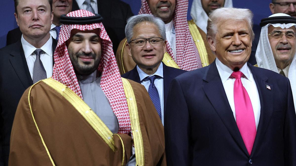El presidente de EEUU, Donald Trump, y el príncipe heredero de Arabia Saudí, Mohammed bin Salmán, acompañados de Elon Musk (X, Tesla, SpaceX) y Jensen Huang (Nvidia).