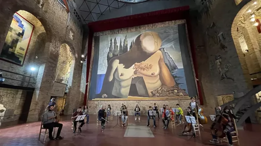 “Un passeig pels museus”, del canal 33, visita el Dalí