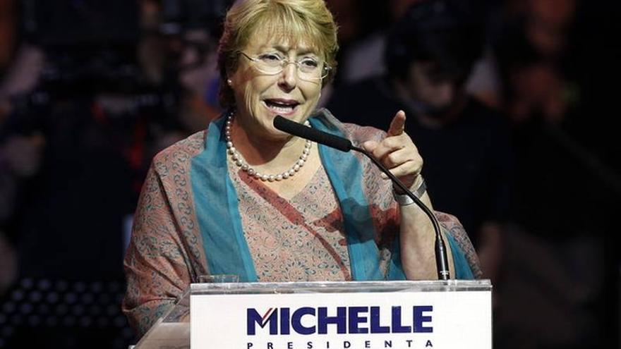 Bachelet podrá presidir Chile con más apoyos que Allende