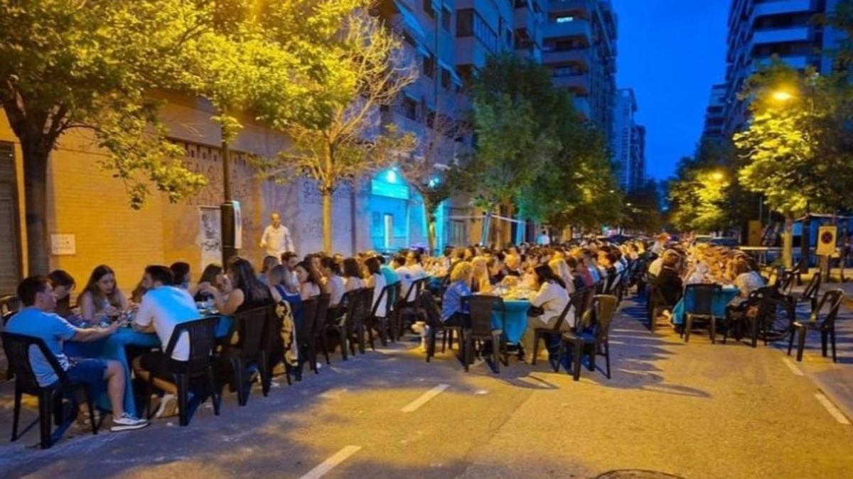 Cena de San Juan de la falla de avenida de Francia el año pasado.