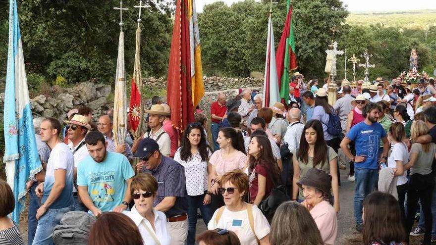 Un momento del camino de ida a la ermita de la Virgen del Castillo.