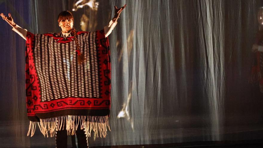 El teatro Jovellanos vuelve a disfrutar con Chavela Vargas