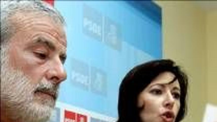 El PSOE recoge en tres trípticos 125 propuestas